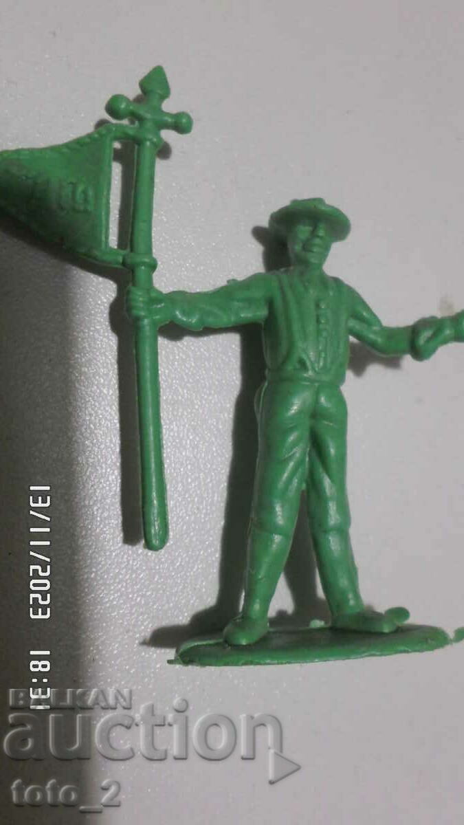PLASTIC FIGURINE - SOLDIER