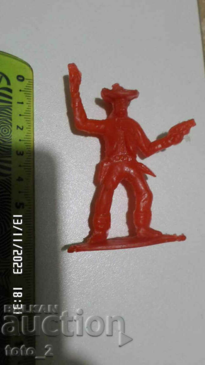 PLASTIC FIGURINE - COWBOY (40 years old) PLASTIC FIGURINE - COWBOY (40 years old)