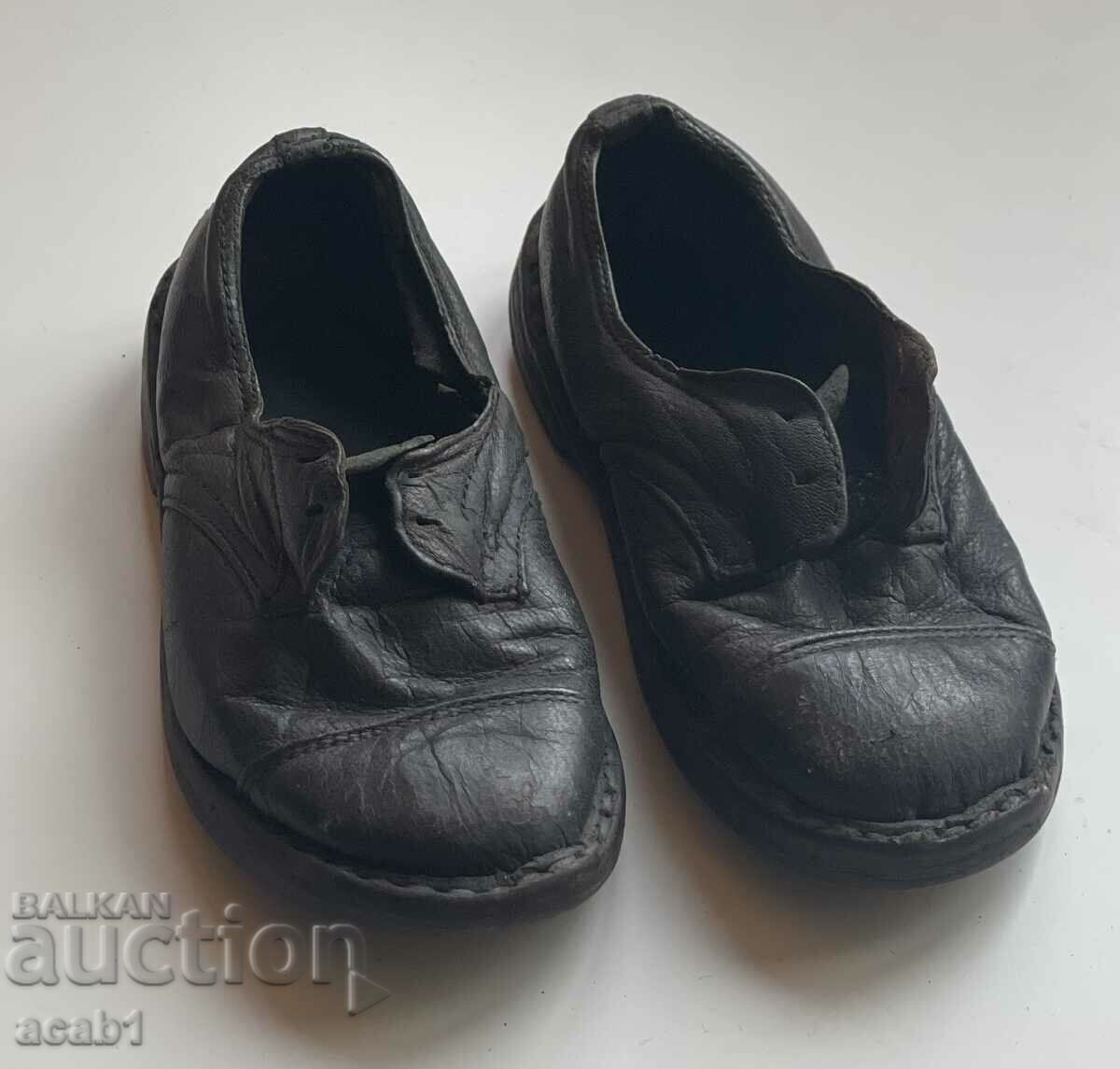 Children's leather shoes from the 20s