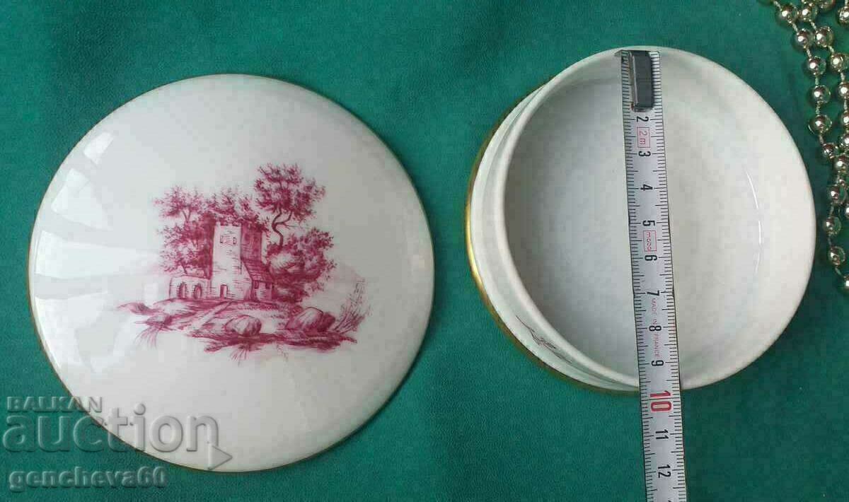 Auction Beautiful porcelain jewelry box/tag Auction Beautiful porcelain jewelry box/tag