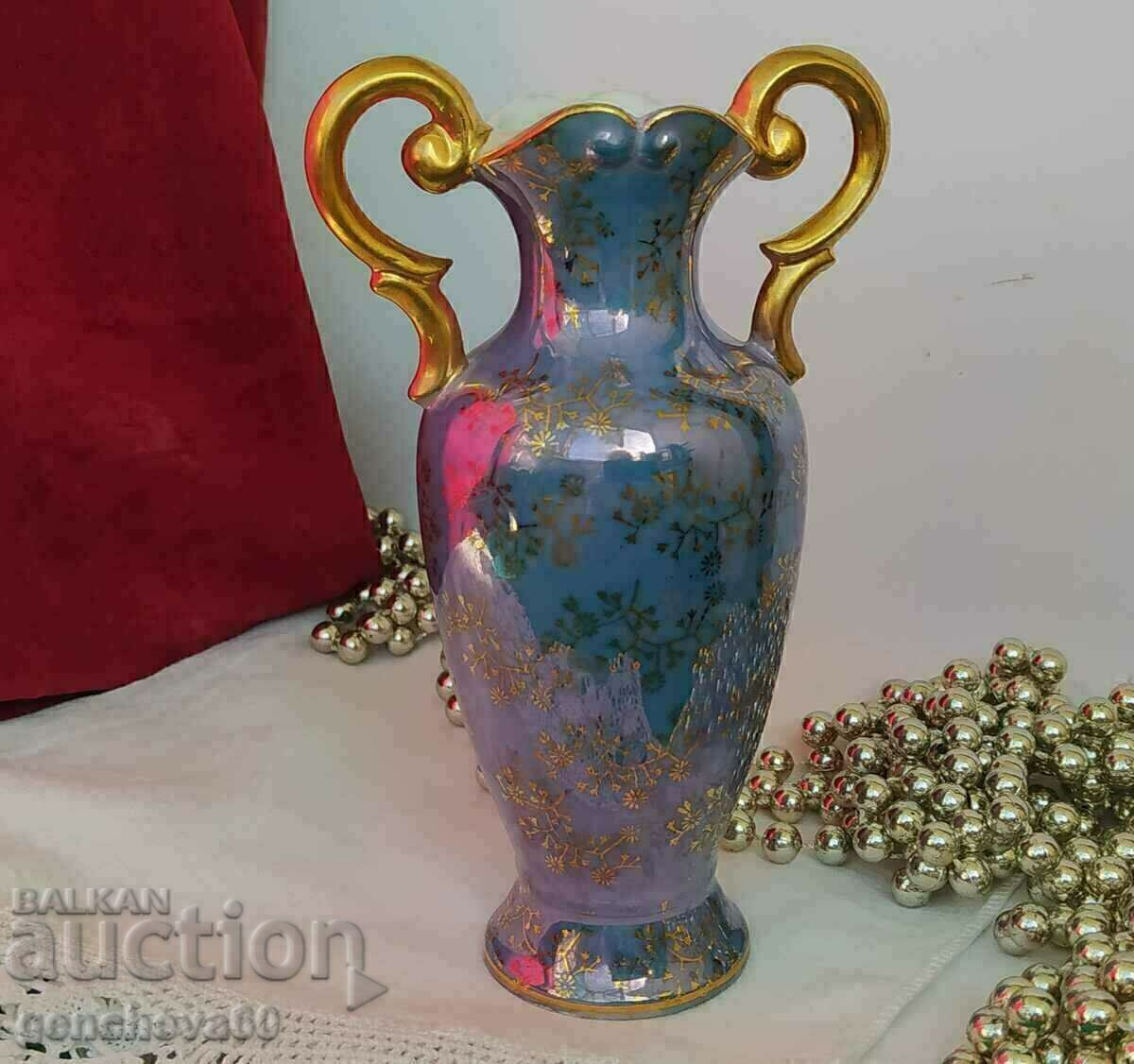 Amforă vintage din porțelan cu aurire - marcaje cu preț € 15.00 | 29.34 BGN