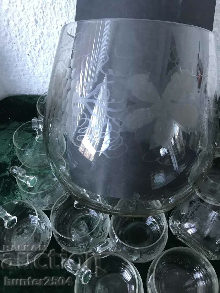 Delivery of Punch bowl - richly engraved Delivery of Punch bowl - richly engraved