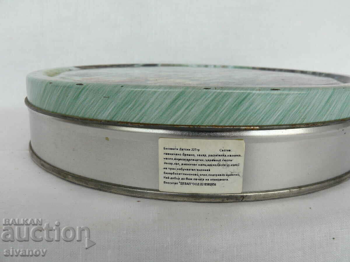Auction Interesting Metal Biscuit Box #2170 Auction Interesting Metal Biscuit Box #2170
