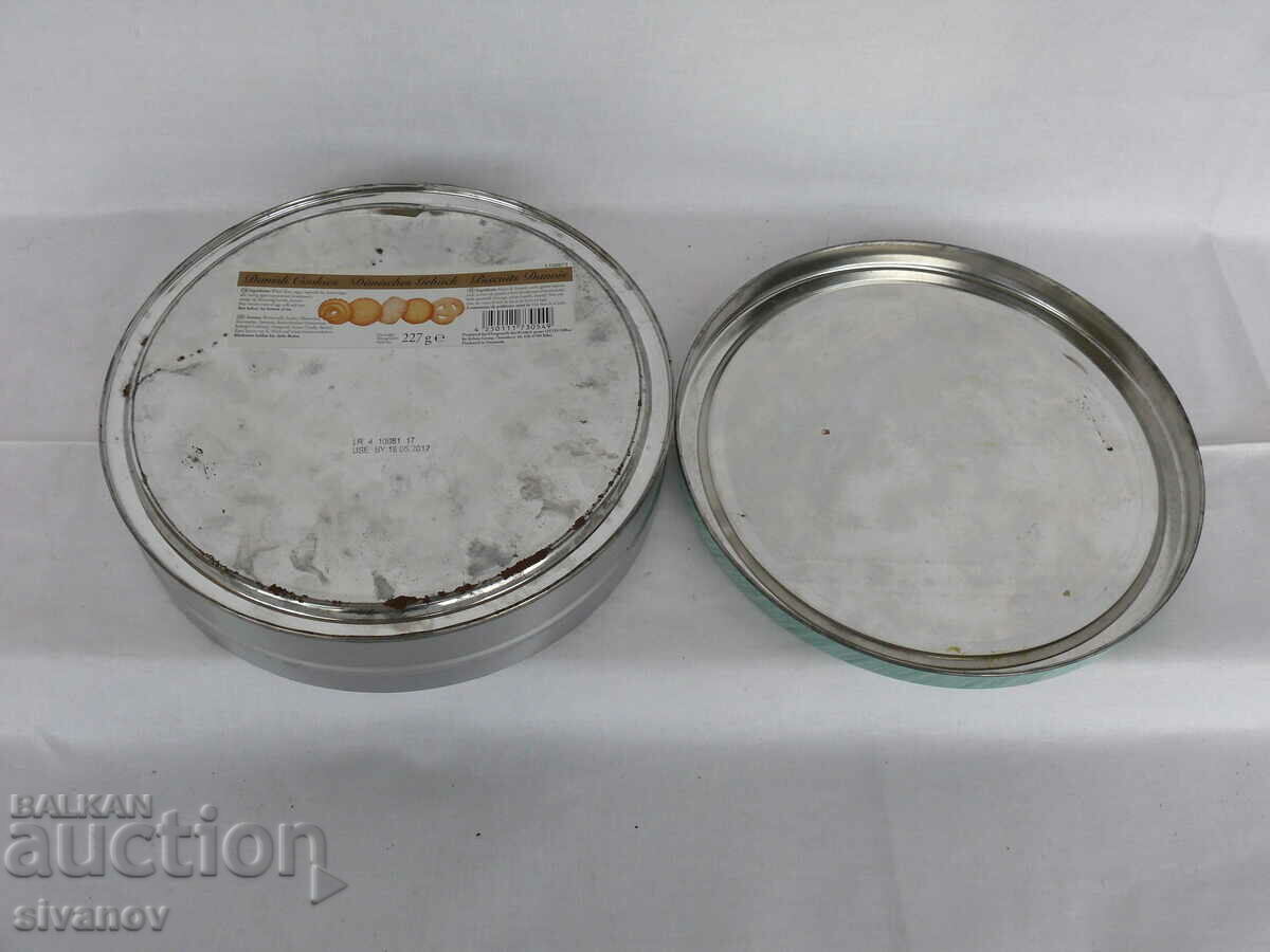 Interesting Metal Biscuit Box #2170 - 5 Interesting Metal Biscuit Box #2170 - 5