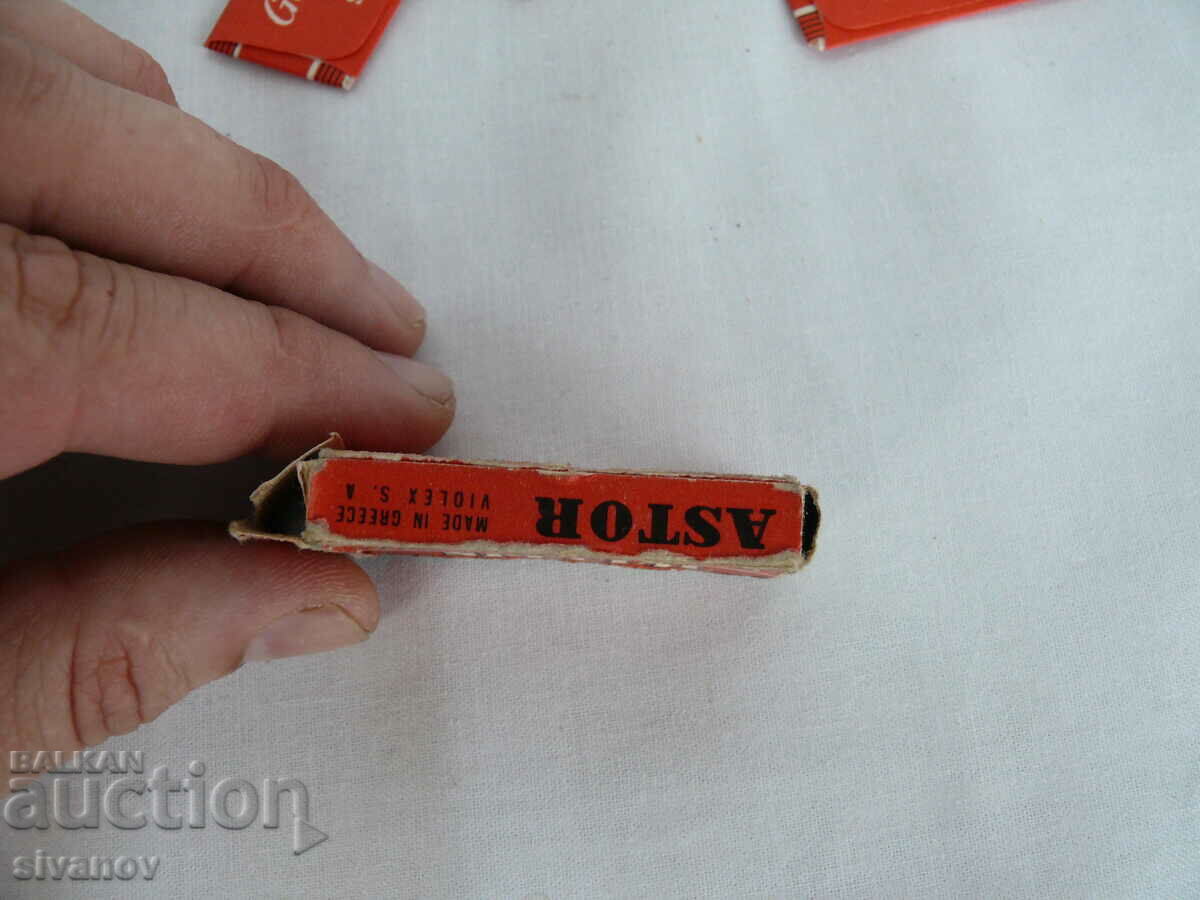 Interesting old Astor razors #2183 - 5