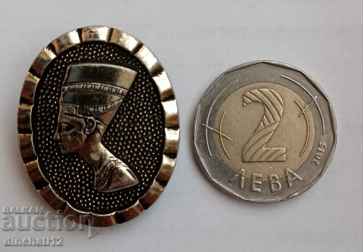Παράδοση Νεφερτίτη. Σκουλαρίκι καρφίτσα πινακίδα Παράδοση Νεφερτίτη. Σκουλαρίκι καρφίτσα πινακίδα