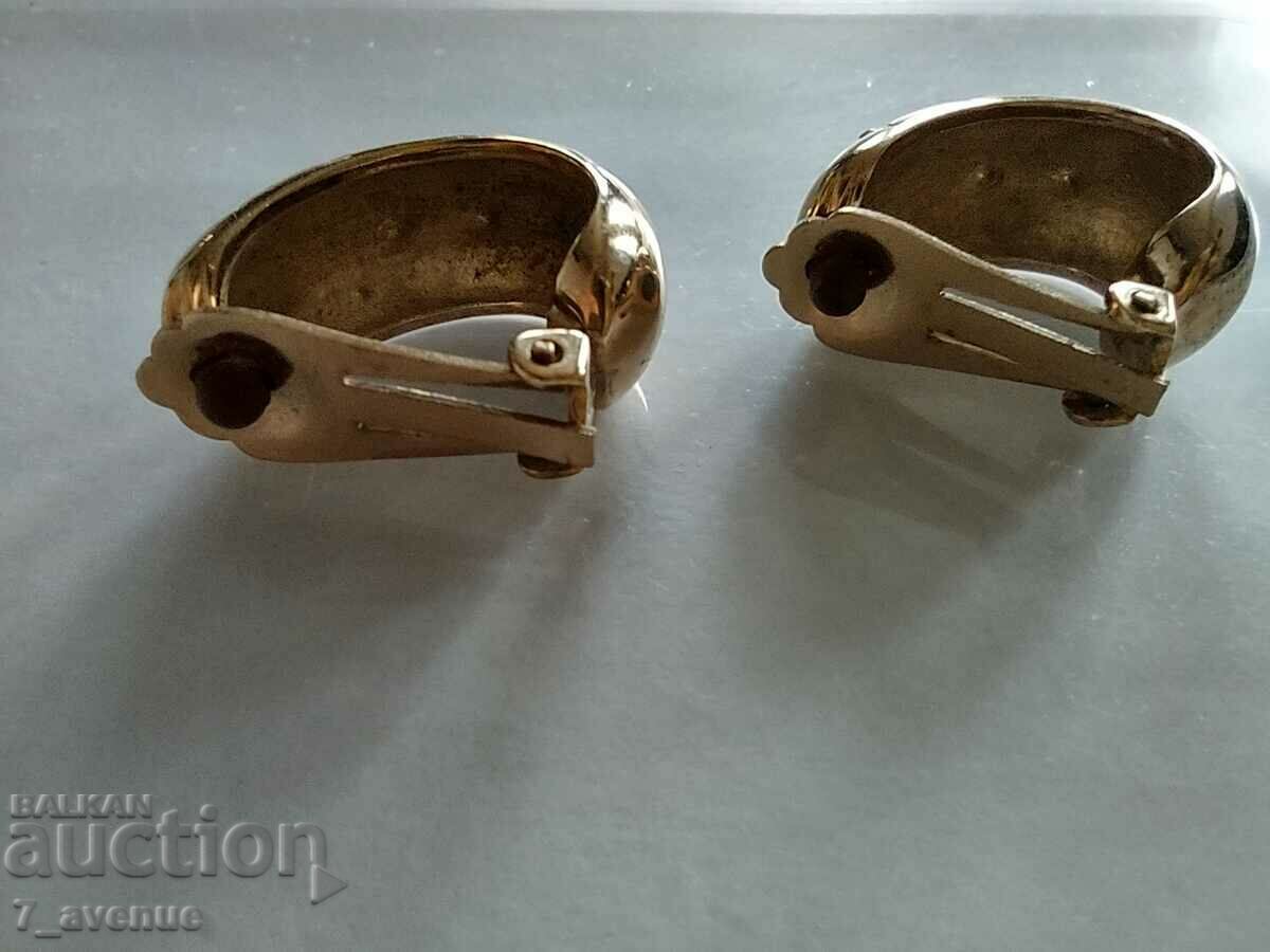 Clip earrings, very beautiful and original, 11/15/2023 with price 99.00 BGN | € 50.62 Clip earrings, very beautiful and original, 11/15/2023 with price 99.00 BGN | € 50.62