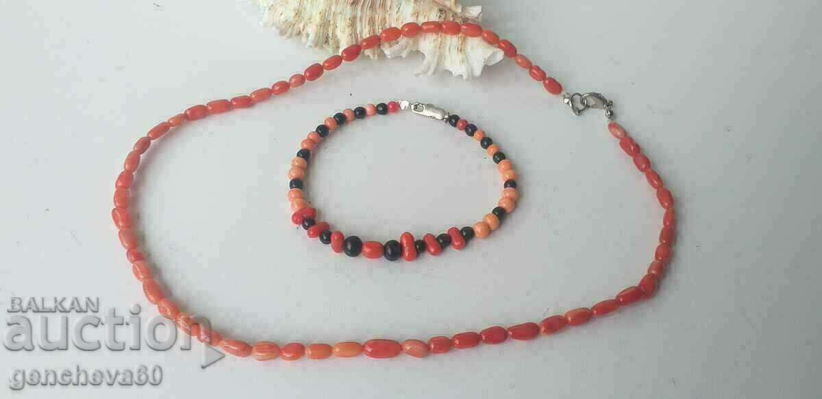 Necklace and mane of red coral, silver