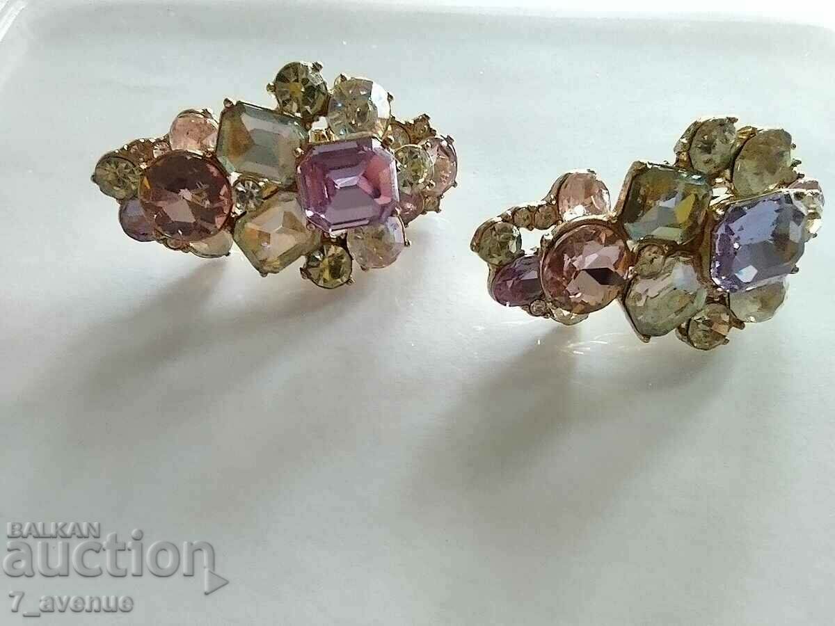 Clip + pin earrings, very beautiful and huge, 11/15/2023 with price 29.00 BGN | € 14.83 Clip + pin earrings, very beautiful and huge, 11/15/2023 with price 29.00 BGN | € 14.83