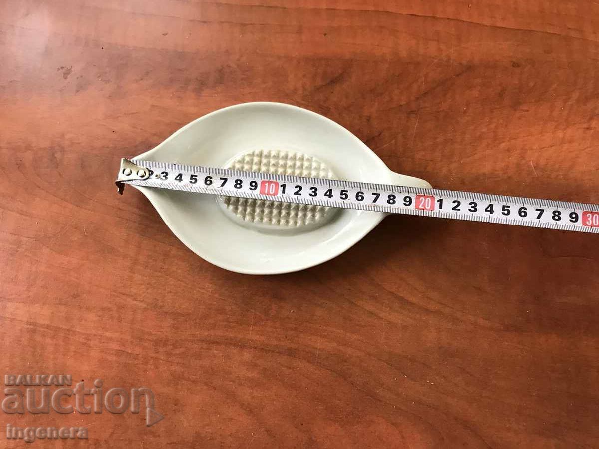 PORCELAIN LEMON JUICE PRESS BULGARIA ISIDA 1960 - 6 PORCELAIN LEMON JUICE PRESS BULGARIA ISIDA 1960 - 6