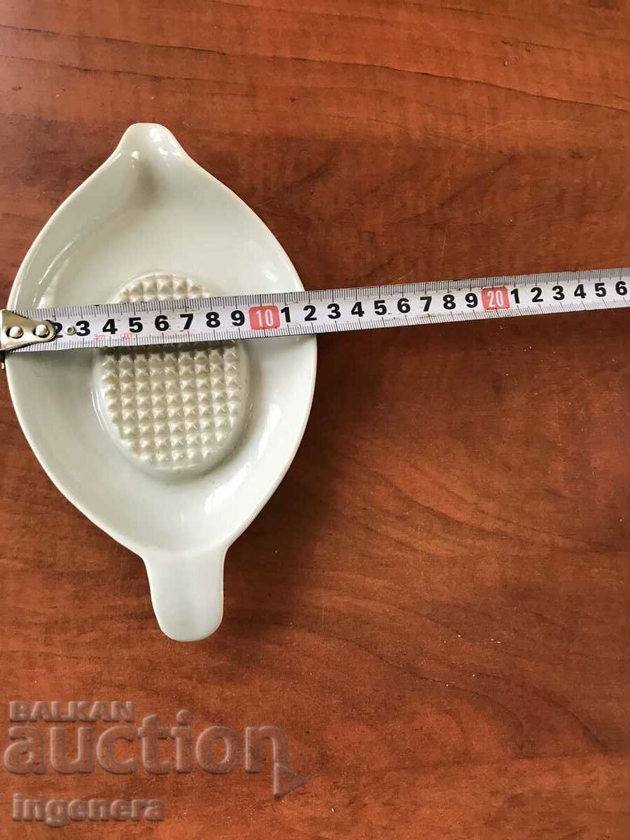 PORCELAIN LEMON JUICE PRESS BULGARIA ISIDA 1960 - 7