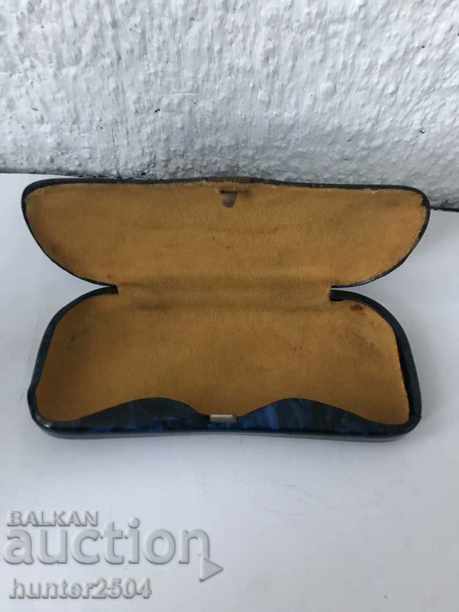 Glasses case-16/6.5 cm, old with price 9.95 BGN | € 5.09 Glasses case-16/6.5 cm, old with price 9.95 BGN | € 5.09
