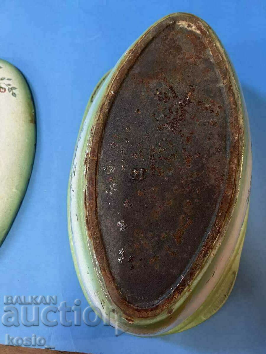 Доставка на Стара съветска чугунена тенджера