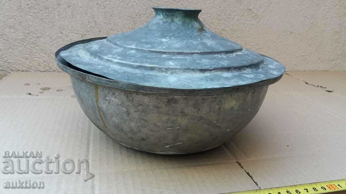 Auction  WROUGHT RENAISSANCE COPPER POT