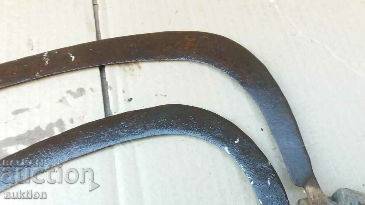 Delivery of SET OF THREE SICKLES