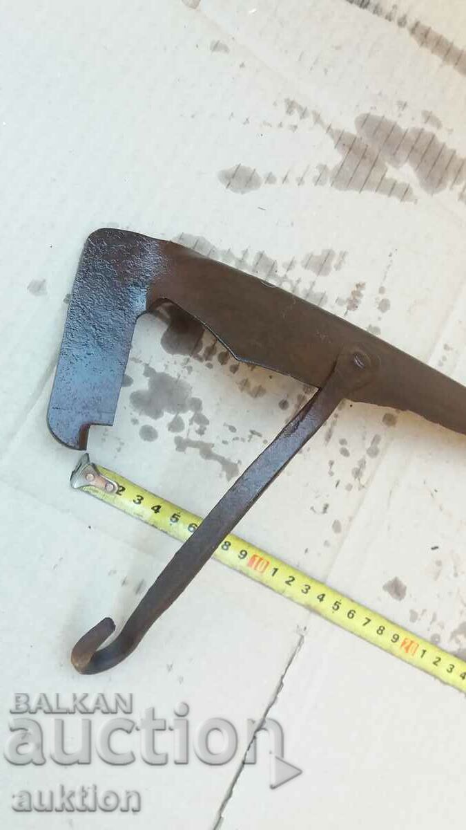 Auction  OLD REVIVAL HAIR, TOOL