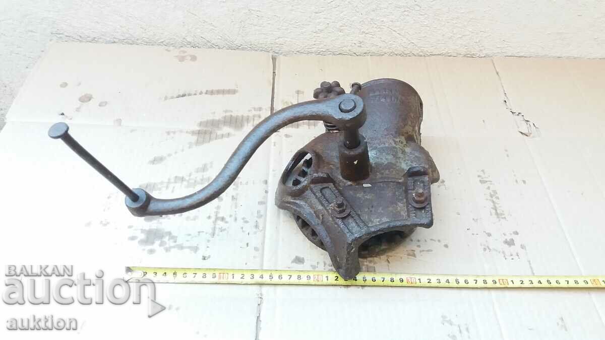 Auction MACHINE FOR GRINDING CORN, CORN Auction MACHINE FOR GRINDING CORN, CORN