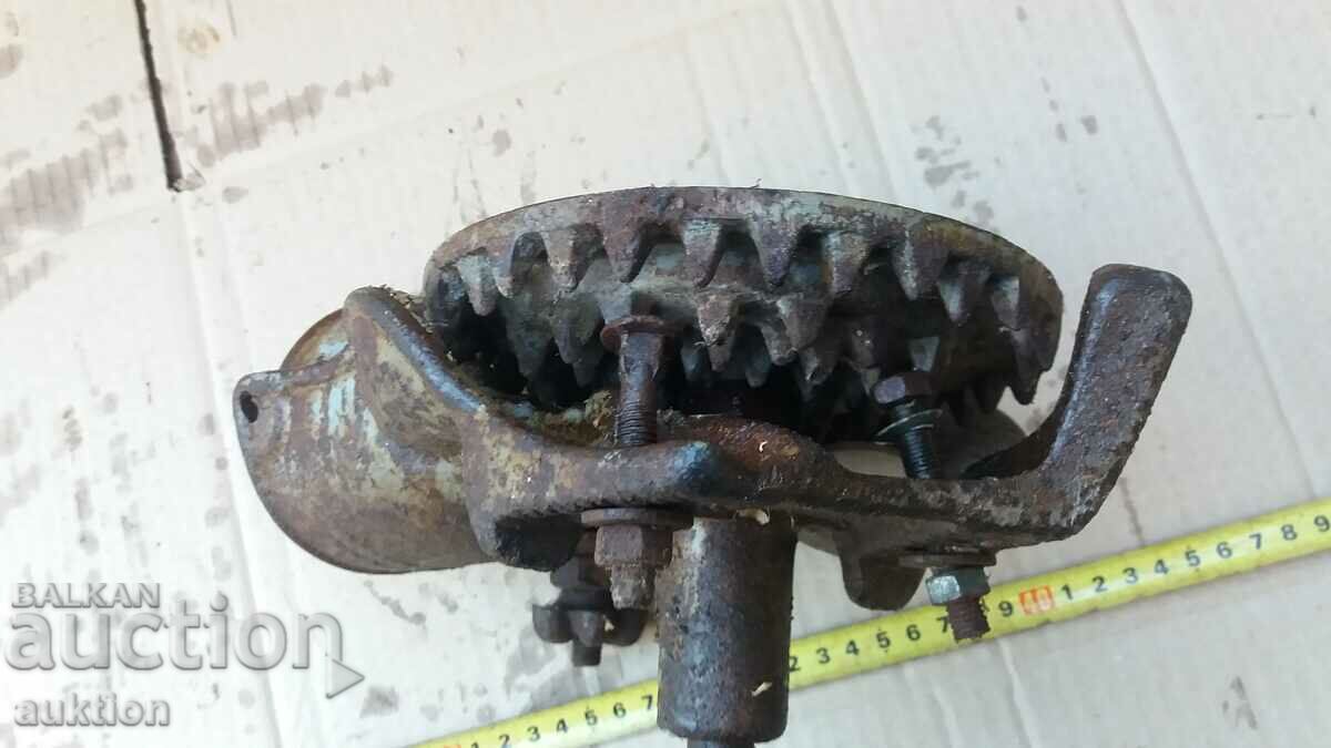 MACHINE FOR GRINDING CORN, CORN - 5 MACHINE FOR GRINDING CORN, CORN - 5