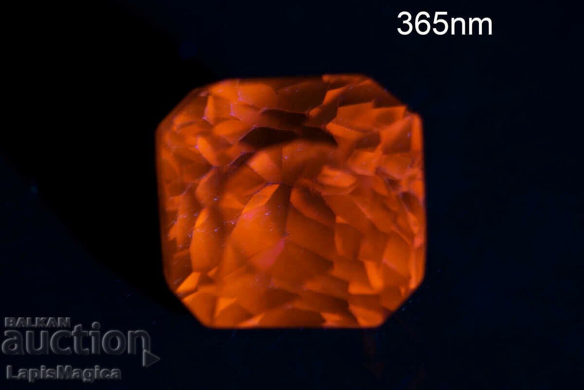 Розов кунцит сподумен 2.13ct флуоресцентен октагон шлифовка