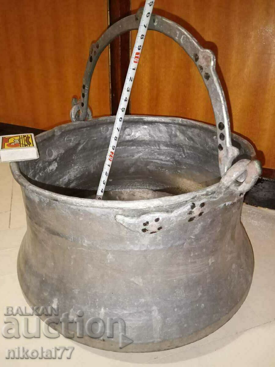 100 year old large copper copper kettle 2.2kg. ornamentation with price 60.00 BGN | € 30.68