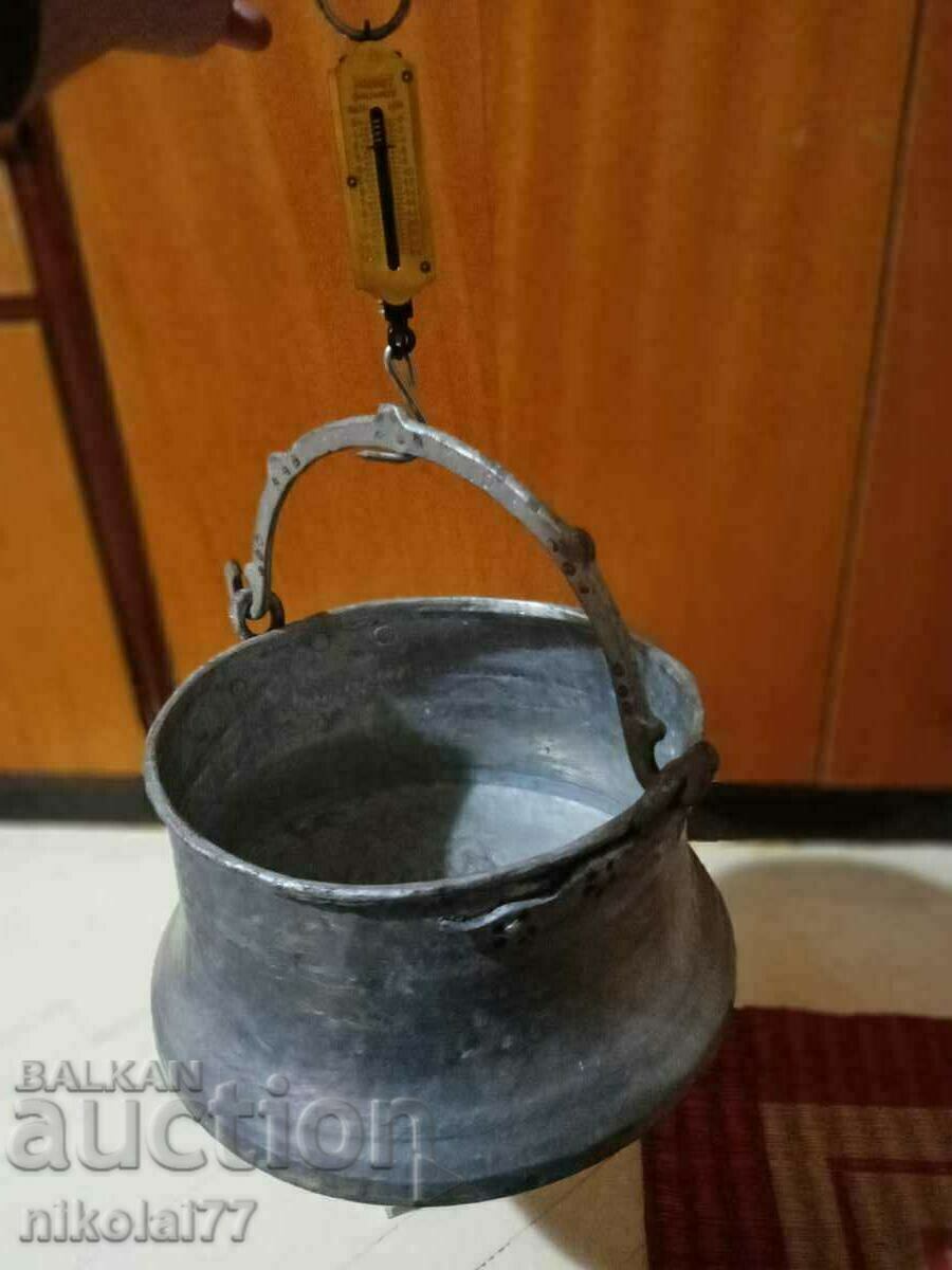 100 year old large copper copper kettle 2.2kg. ornamentation - 5