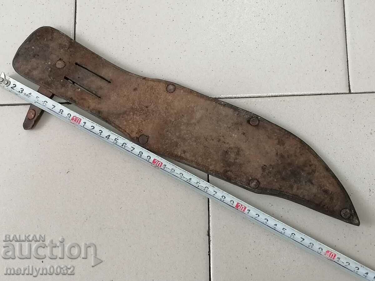 Auction An old leather canister without a knife, the beginning of the 20th century Auction An old leather canister without a knife, the beginning of the 20th century