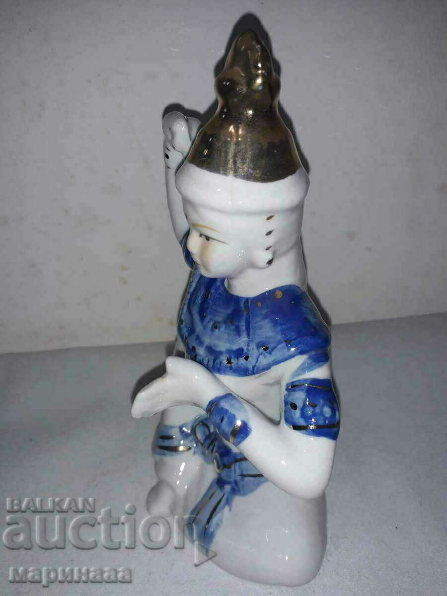 Delivery of FIGURE. PORCELAIN. THE GOLD Delivery of FIGURE. PORCELAIN. THE GOLD