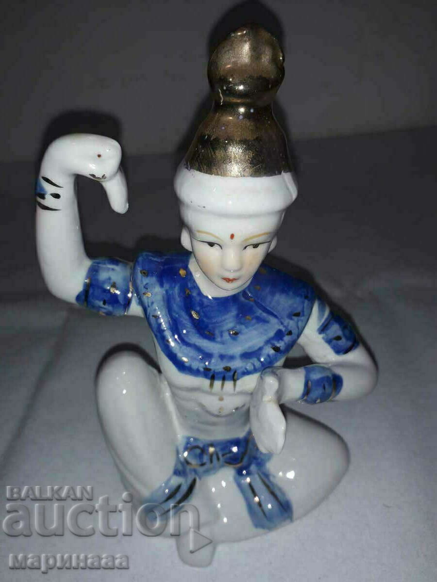 FIGURE. PORCELAIN. THE GOLD - 5 FIGURE. PORCELAIN. THE GOLD - 5