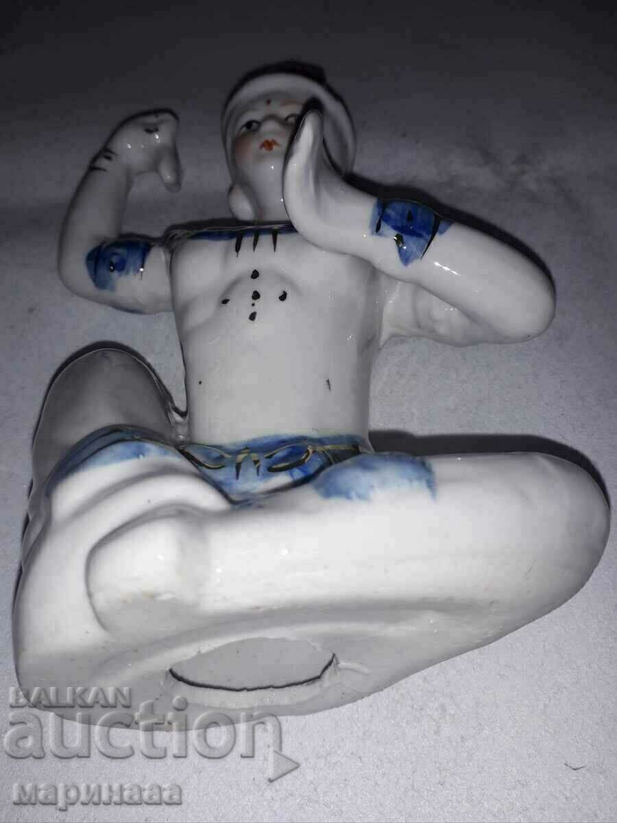 FIGURE. PORCELAIN. THE GOLD - 6 FIGURE. PORCELAIN. THE GOLD - 6