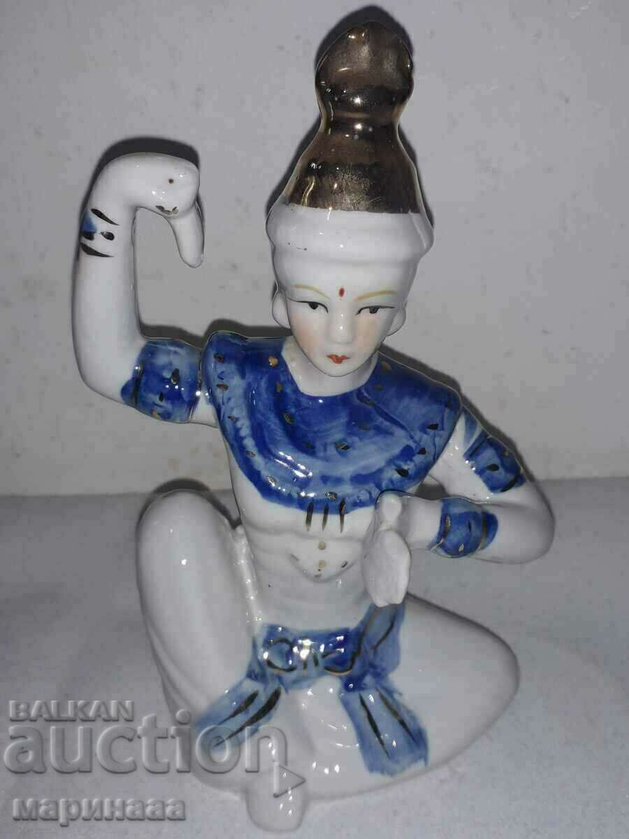 FIGURE. PORCELAIN. THE GOLD FIGURE. PORCELAIN. THE GOLD