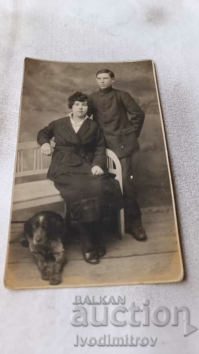 Fotografie Rousse Tineret fată tânără și câine negru 1922