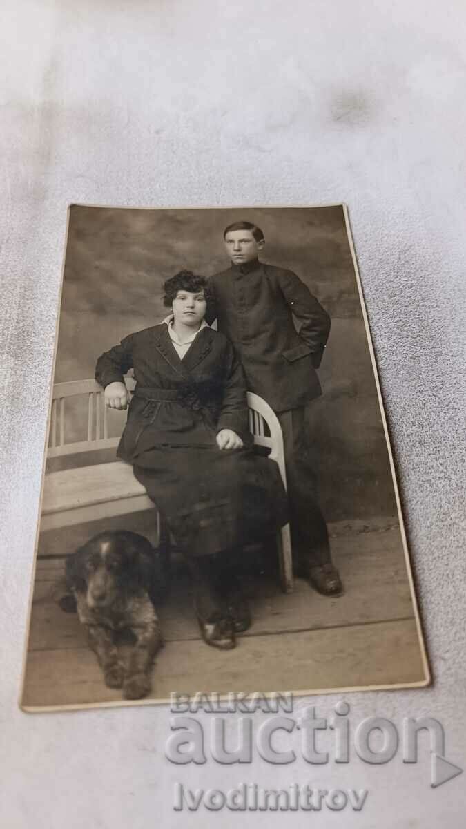 Fotografie Rousse Tineret fată tânără și câine negru 1922