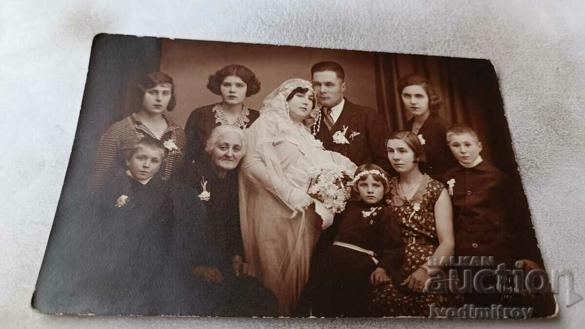 Снимка Русе Младоженци със свои приятели 1932