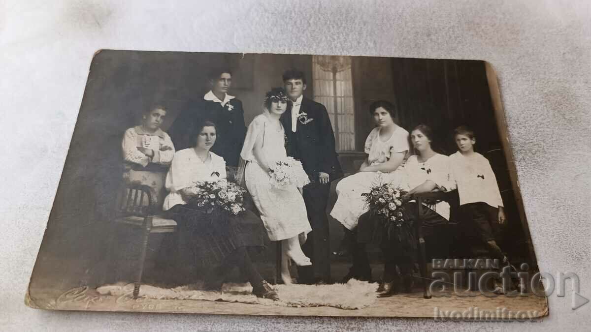 Снимка Русе Младоженци със свои приятели 1923