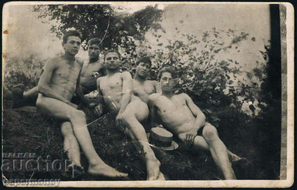 Παλιά βασιλική φωτογραφία γυμνών ανδρών γυμνιστών γυμνών αγοριών Λιβάδι