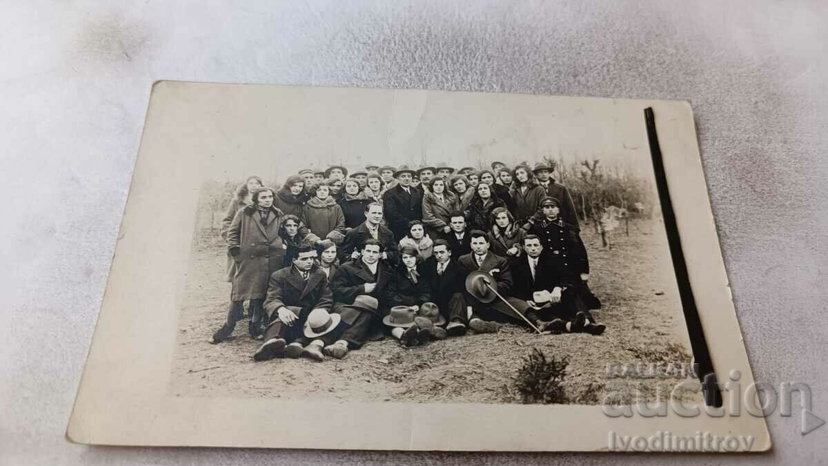 Photo Ruse Young men and women in the park