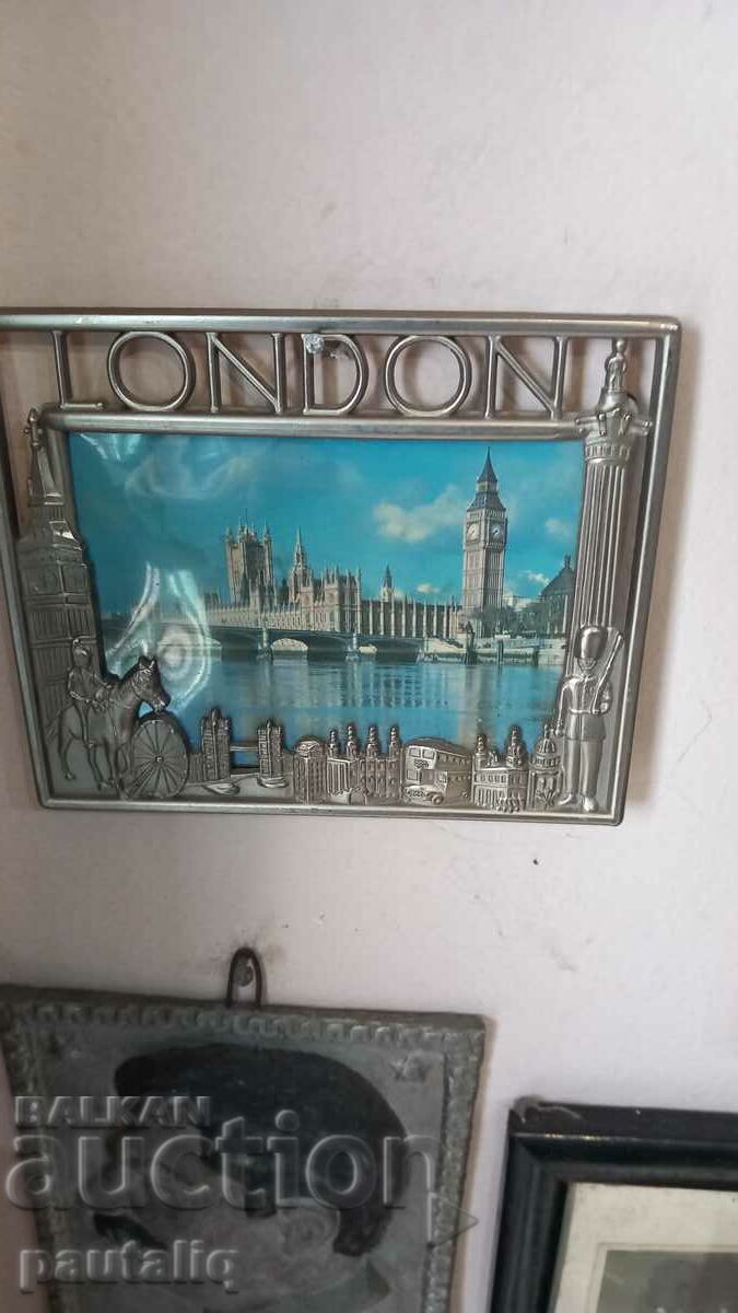 SOUVENIR LONDON with price 8.00 BGN | € 4.09 SOUVENIR LONDON with price 8.00 BGN | € 4.09