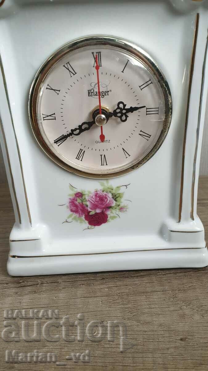 Delivery of Old table porcelain quartz clock Delivery of Old table porcelain quartz clock