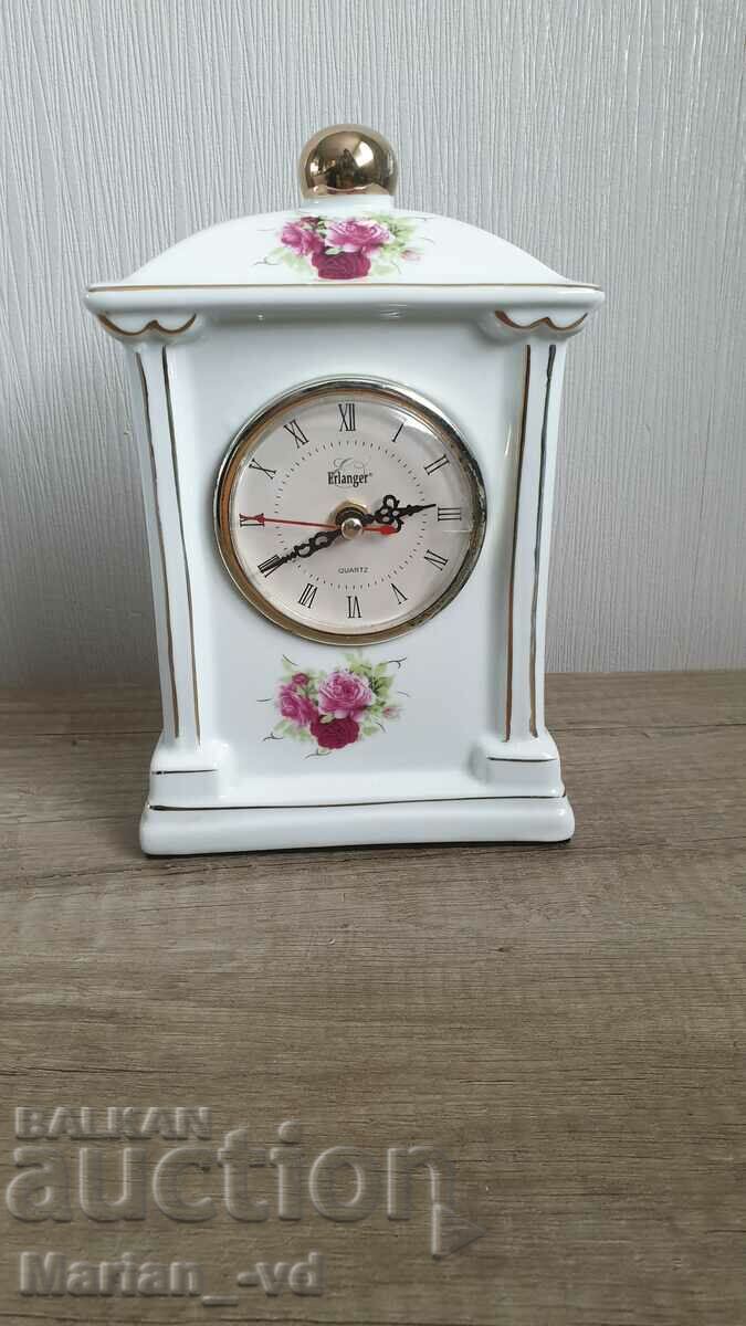 Old table porcelain quartz clock