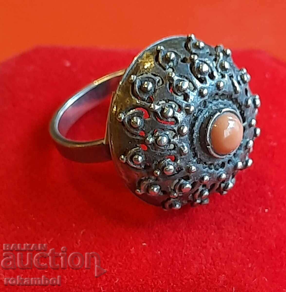 Αντίκα ασημένιο δαχτυλίδι με τιμή € 67.00 | 131.04 BGN