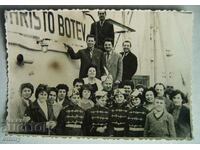 Стара снимка ученици на параход "Христо Ботев"