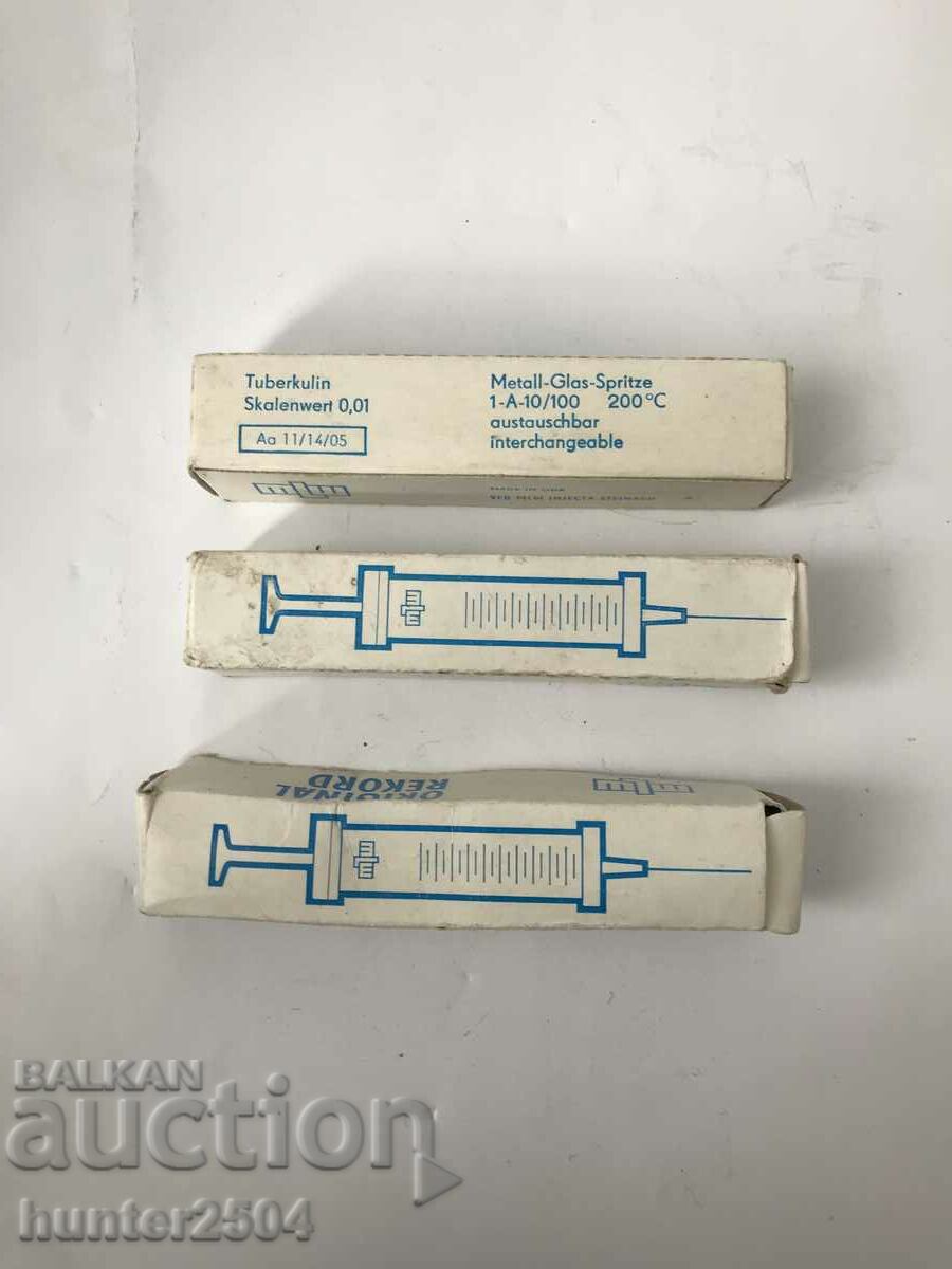 Syringes-old, 3 pieces