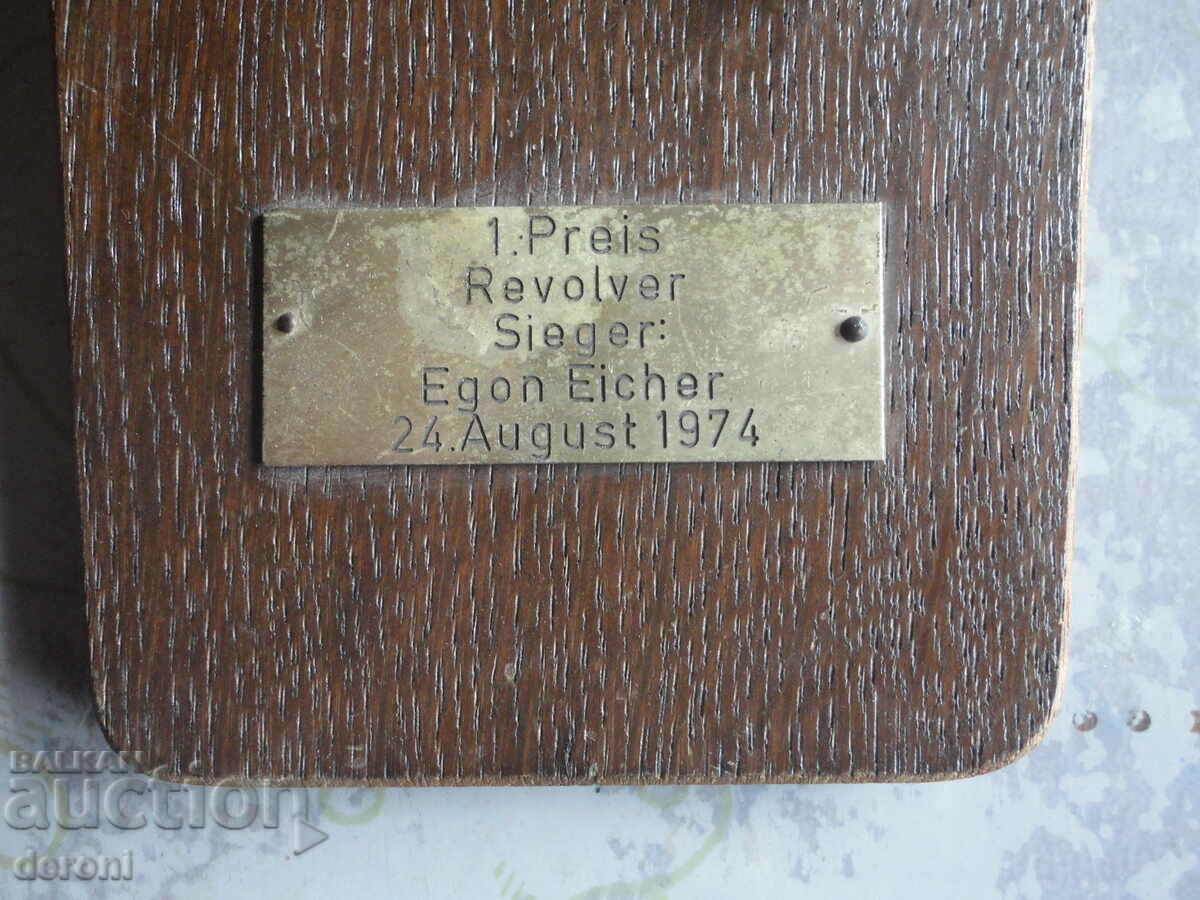 Livrarea Figurină de bronz plastic Revolver Sieger