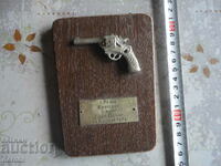 Figurină de bronz plastic Revolver Sieger
