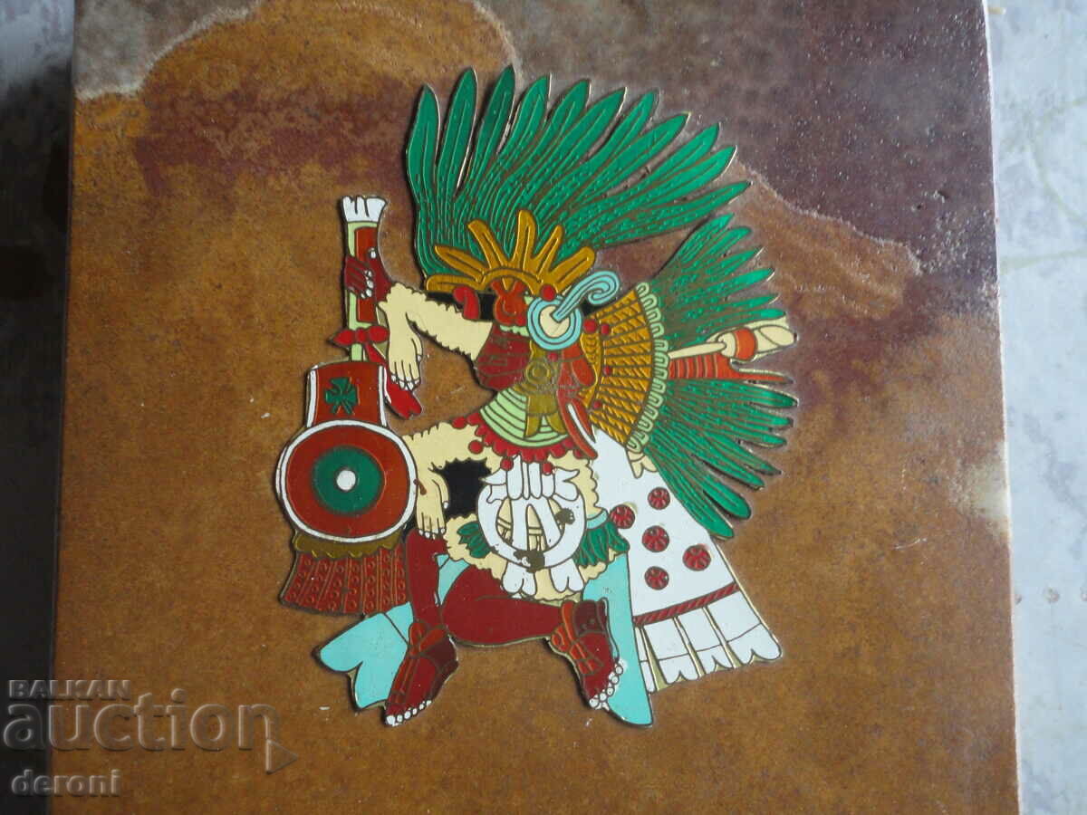 Delivery of Mexican bronze painting sculpts an Aztec god Delivery of Mexican bronze painting sculpts an Aztec god
