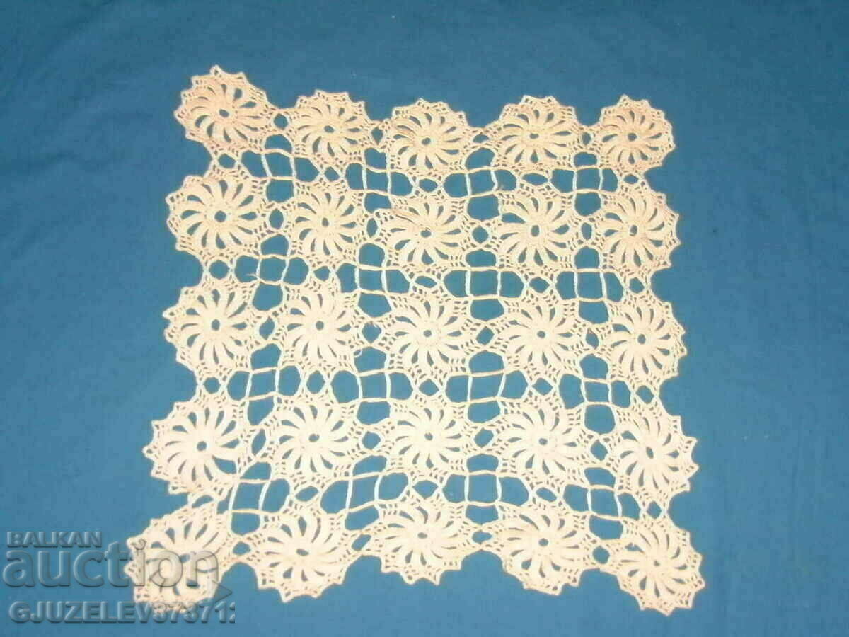 Vintage χειροποίητο βαμβακερό τραπεζομάντιλο με κροσέ με τιμή 22.00 BGN | € 11.25 Vintage χειροποίητο βαμβακερό τραπεζομάντιλο με κροσέ με τιμή 22.00 BGN | € 11.25