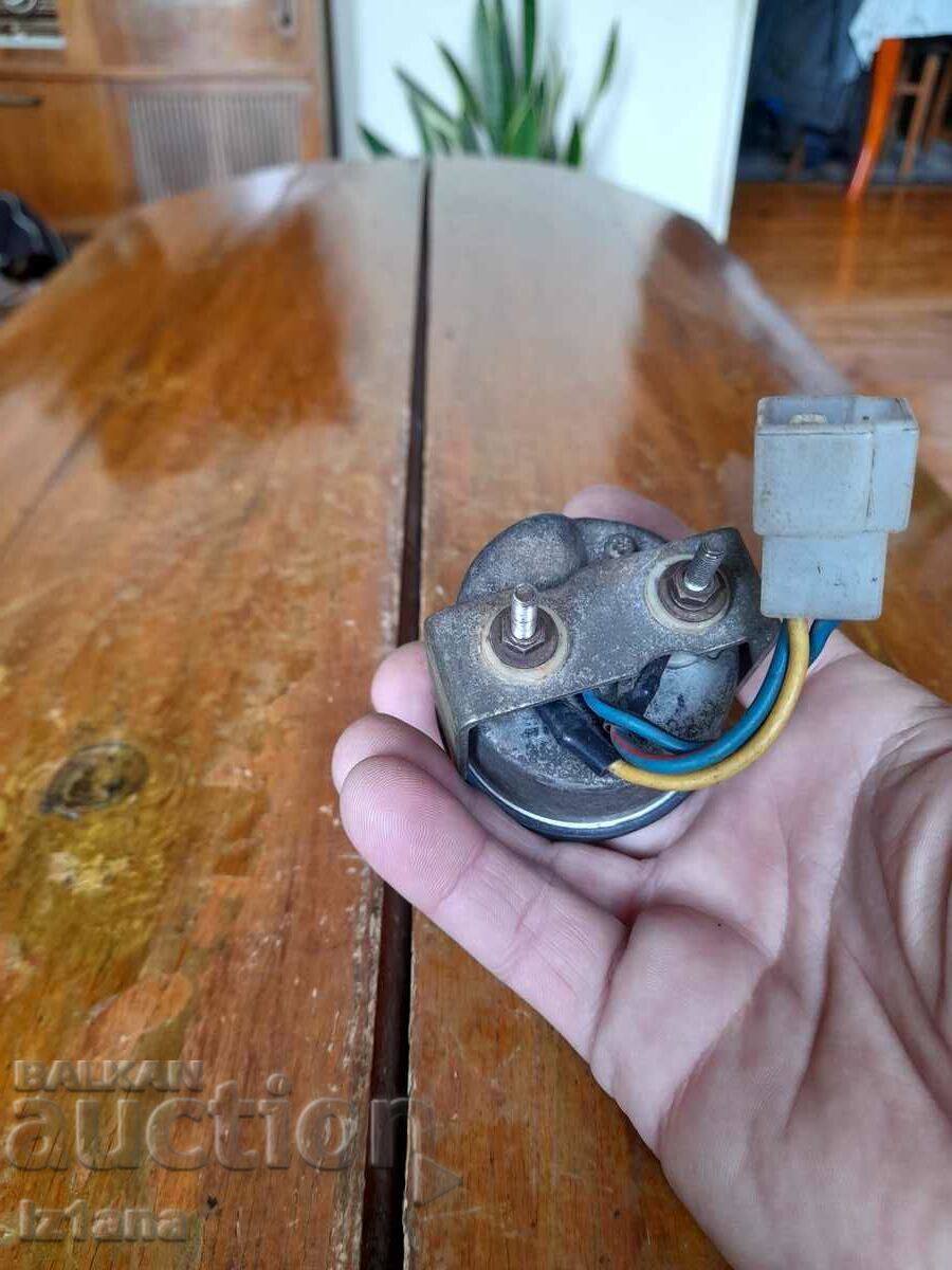 Delivery of Old car fuel gauge Delivery of Old car fuel gauge