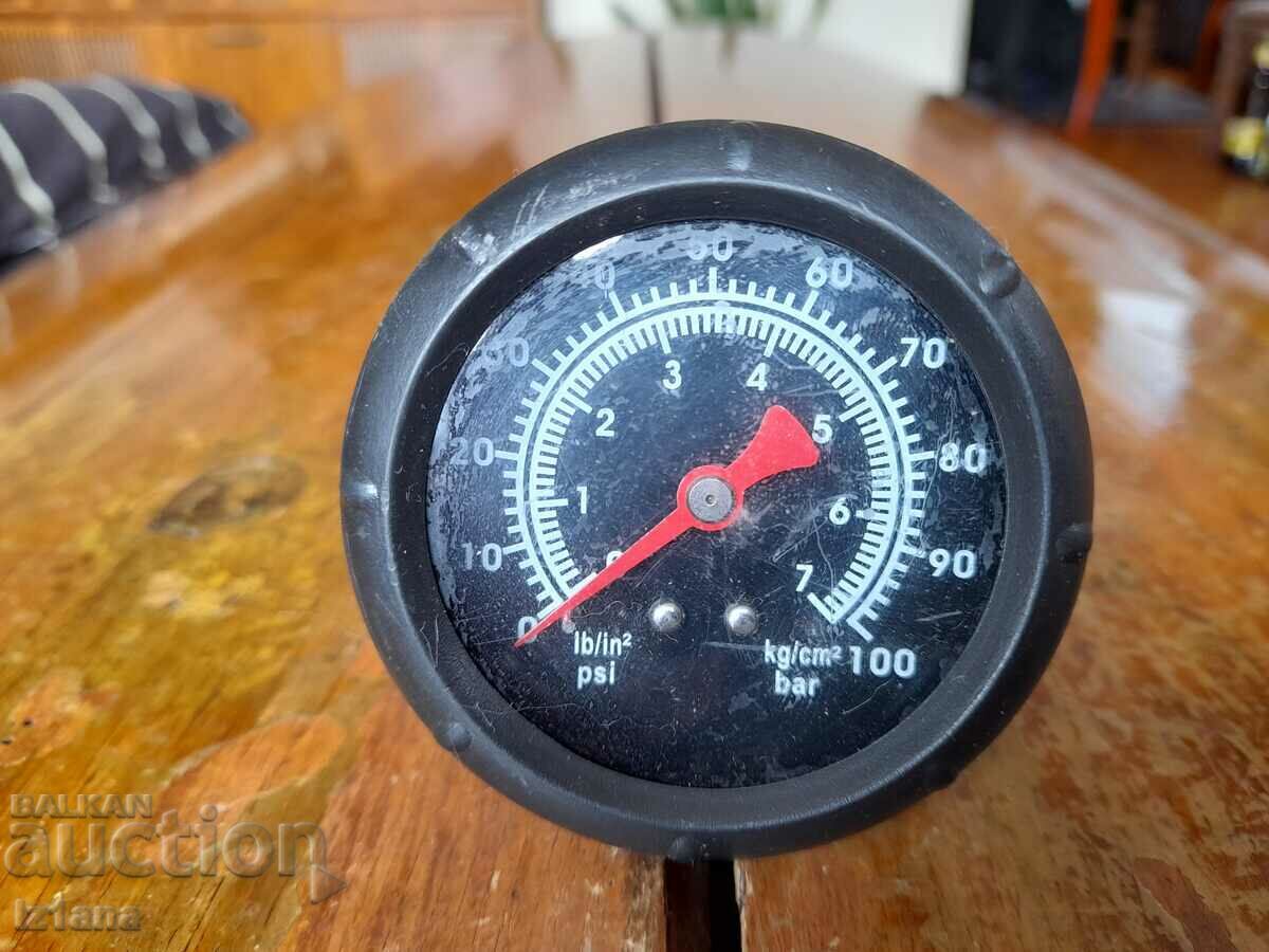 Old pressure gauge, barometer with price 11.00 BGN | € 5.62 Old pressure gauge, barometer with price 11.00 BGN | € 5.62