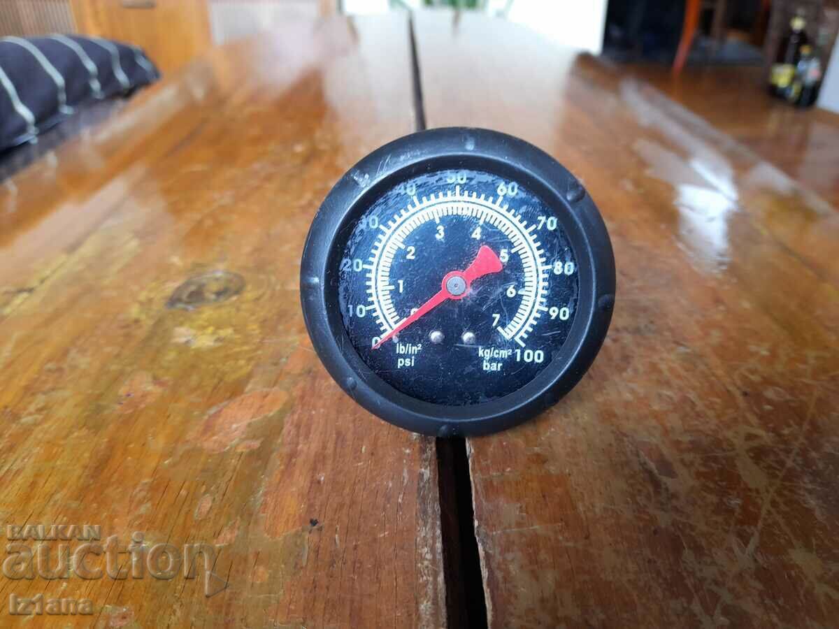 Old pressure gauge, barometer Old pressure gauge, barometer