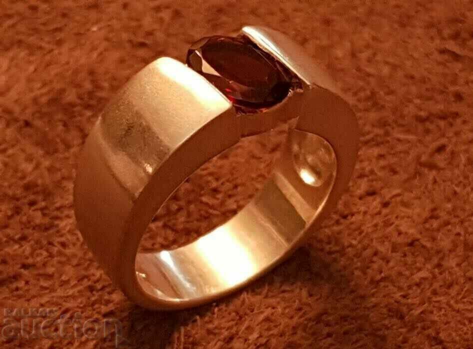 Auction Stylish silver ring with garnet England satin silver Auction Stylish silver ring with garnet England satin silver